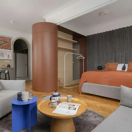 Unique & Modern In The Center By Renters *