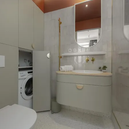 Apartament Unique & Modern In The Center By Renters