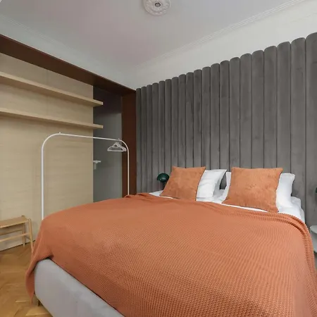 Unique & Modern In The Center By Renters Apartament
